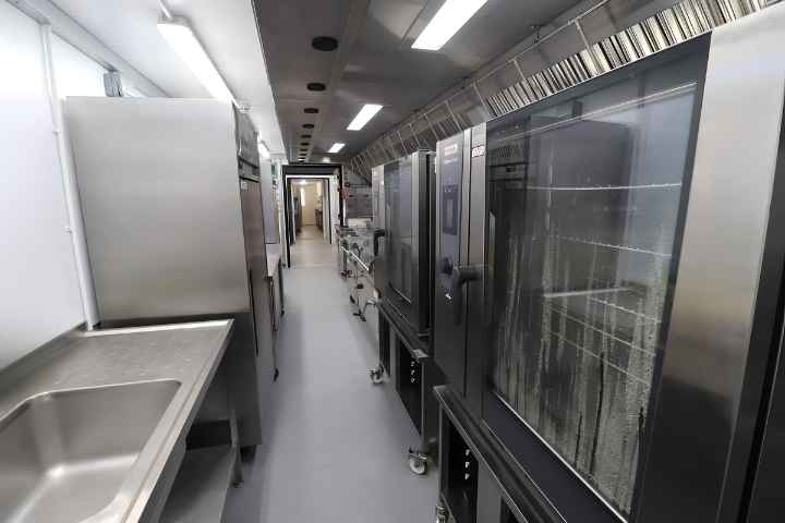 Lotsenbüro Liefert Schnelle Catering-Lösung mit Installation einer Leichtbauhalle