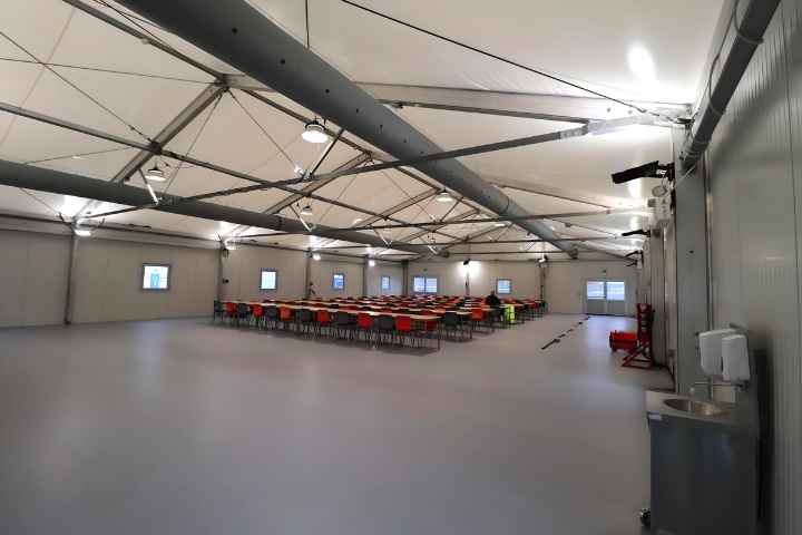 Lotsenbüro Liefert Schnelle Catering-Lösung mit Installation einer Leichtbauhalle
